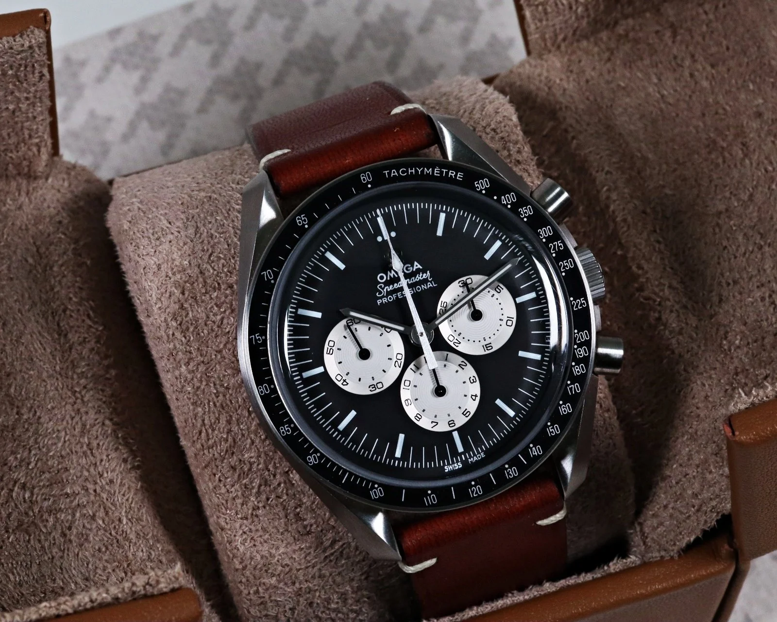 Omega "Speedy Tuesday 1" Speedmaster 311.32.42.30.01.001